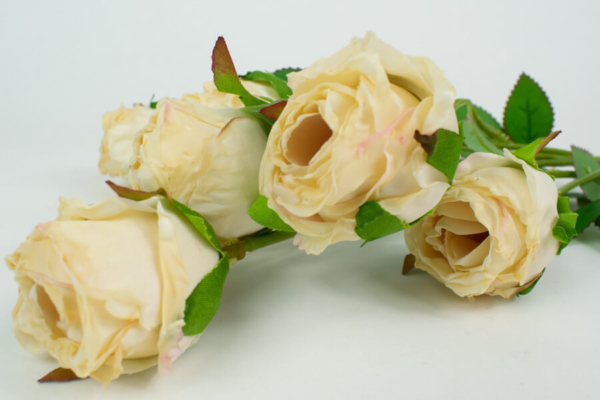 sztuczna róża gałązkowa