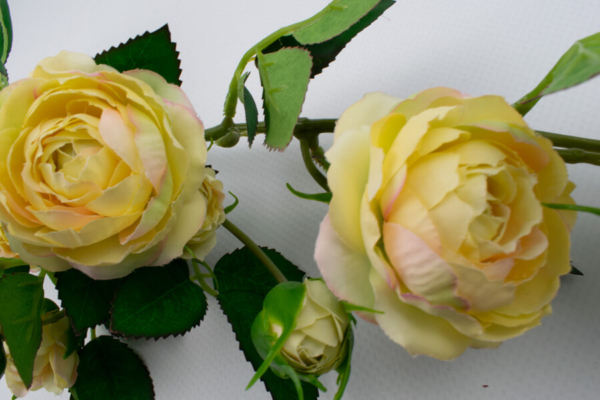 sztuczna roza galazkowa