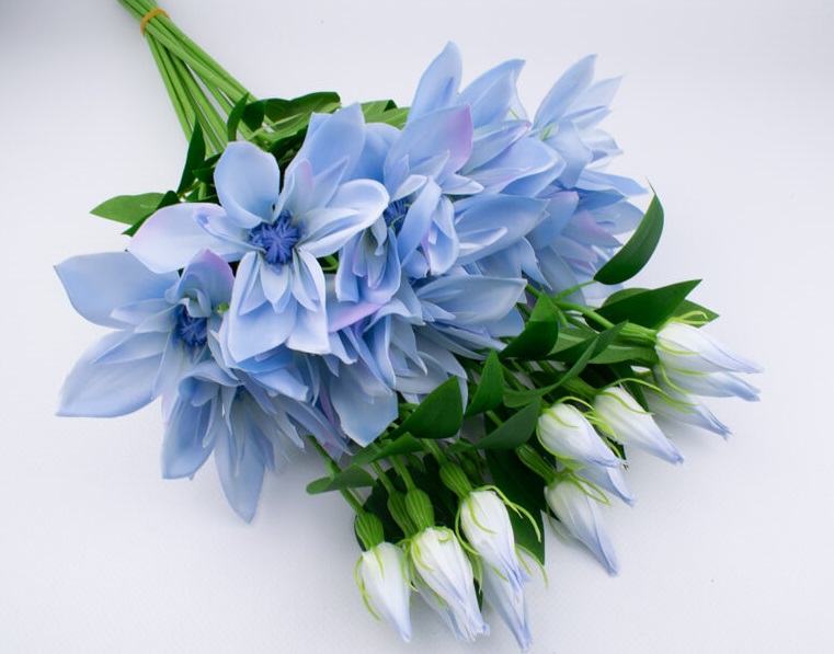 sztuczny klematis niebieski